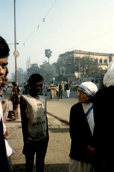 Mother Teresa, right, on the streets of Calcutta, India, during a 1986 visit from Brigham Young University’s Young Ambassadors.