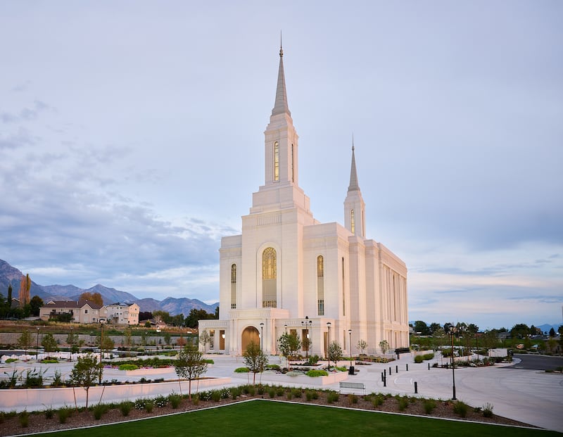 The exterior of the Lindon Utah Temple.