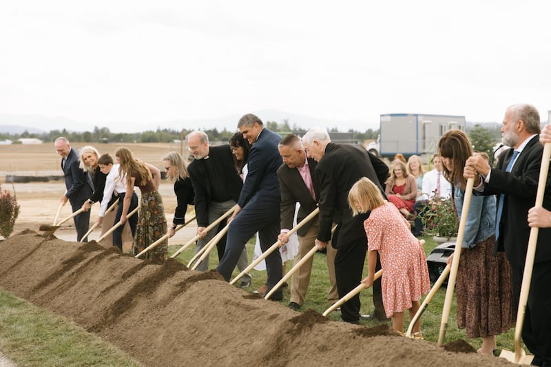 Elder Hutch U. Fale — a General Authority Seventy and member of the Church’s United States West Area presidency, eighth from left — and his wife, Sister Gaylene Fale, seventh from left, join others to break ground for the Coeur d’Alene Idaho Temple on Saturday, Aug. 29, 2026, in Coeur d’Alene, Idaho.