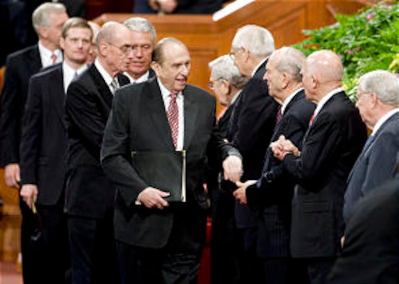 President Thomas S. Monson expresses appreciation to members of the Quorum of Twelve Apostles as he