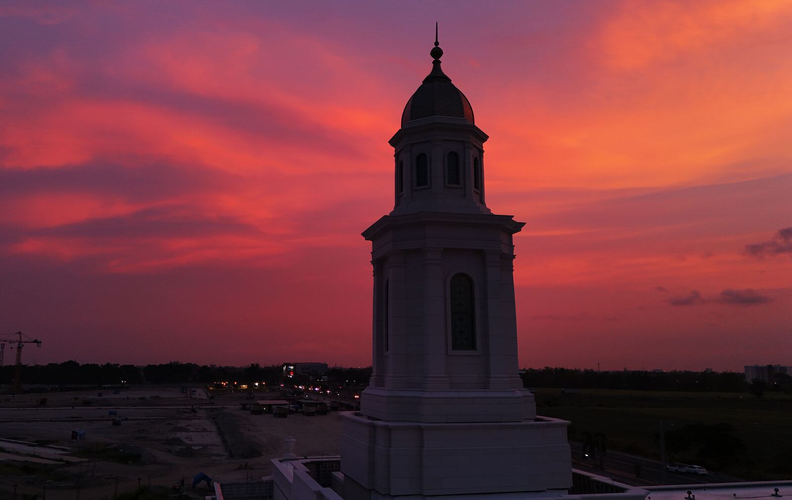 O Templo de Bacolod, Filipinas, ao pôr do sol.