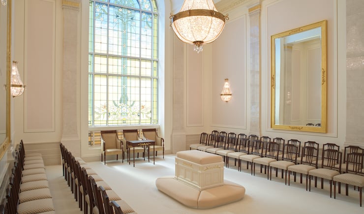 A sealing room inside the Ephraim Utah Temple.