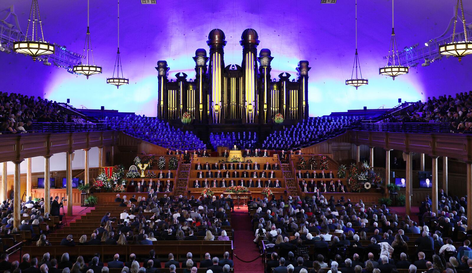 A photo tribute from funeral, graveside service of Pres. Ballard ...