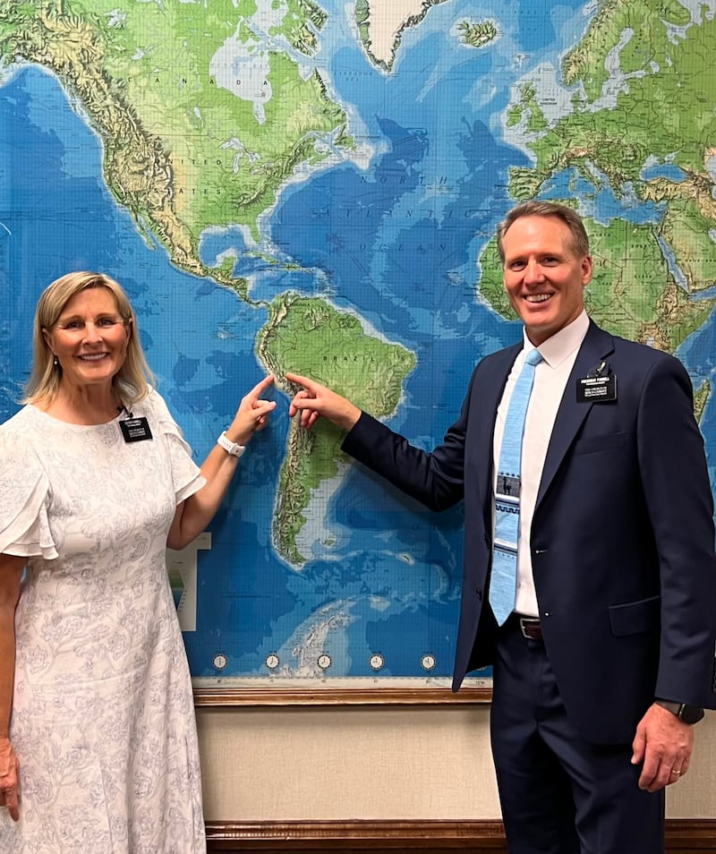 Elizabeth Farrell and Alan Farrell discuss the Peru Huancayo Mission during a seminar for new mission leaders in Provo, Utah, June 18, 2025.