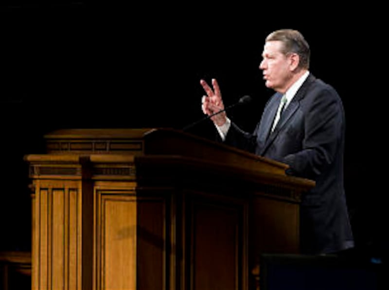 Elder Donald L. Hallstrom of the Presidency of the Seventy speaks to BYU students during a campus de