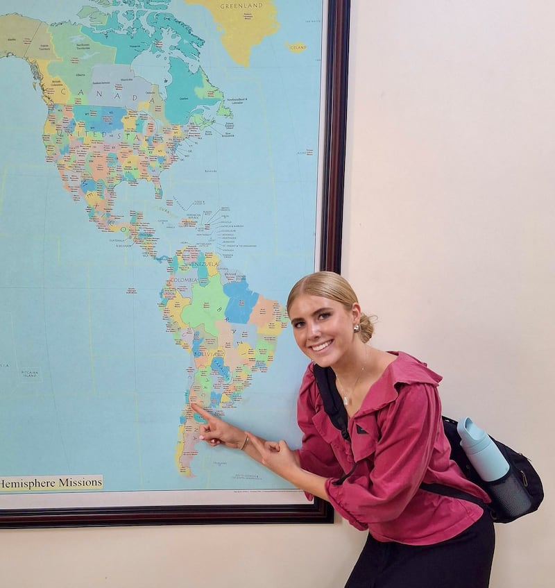 Jane Farrell, serving in missionary training in Mexico City, Mexico, on July 5, 2025, points to the Viña del Mar Mission in Chile.