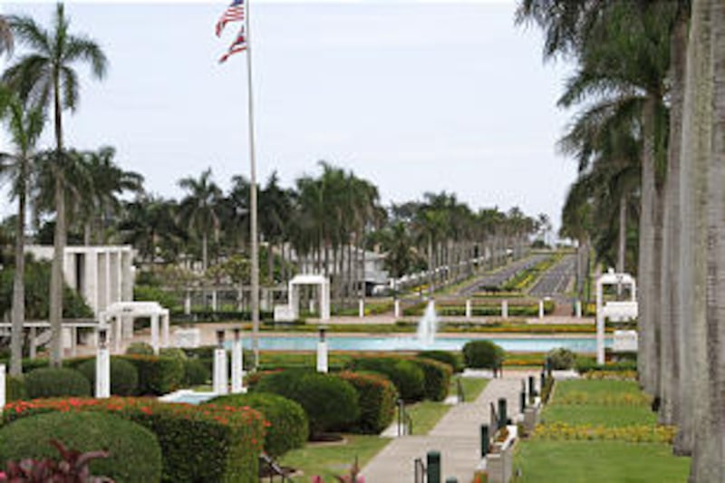 Visitors to the Laie Hawaii Temple grounds can see the ocean.