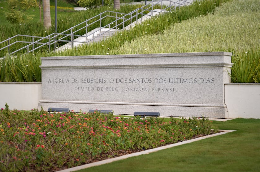 The Belo Horizonte Brazil Temple monument sign.