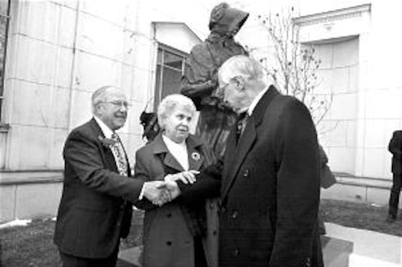 President Faust greets artist Karl Quilter and DUP President Mary A. Johnson.