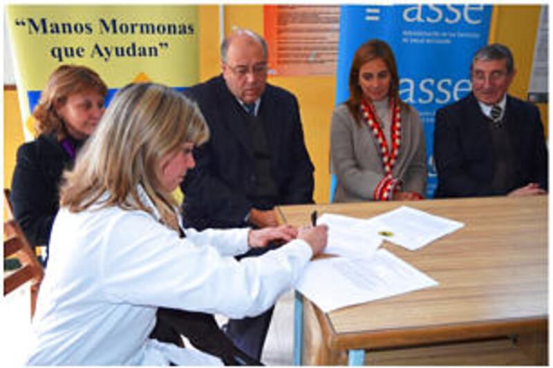 Church representatives and administrators from Montevideo's Enrique Claveaux Health Center participa