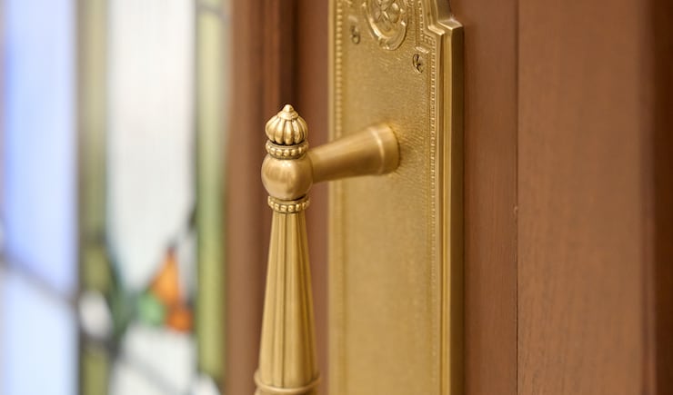 A door handle inside the Torreón Mexico Temple.