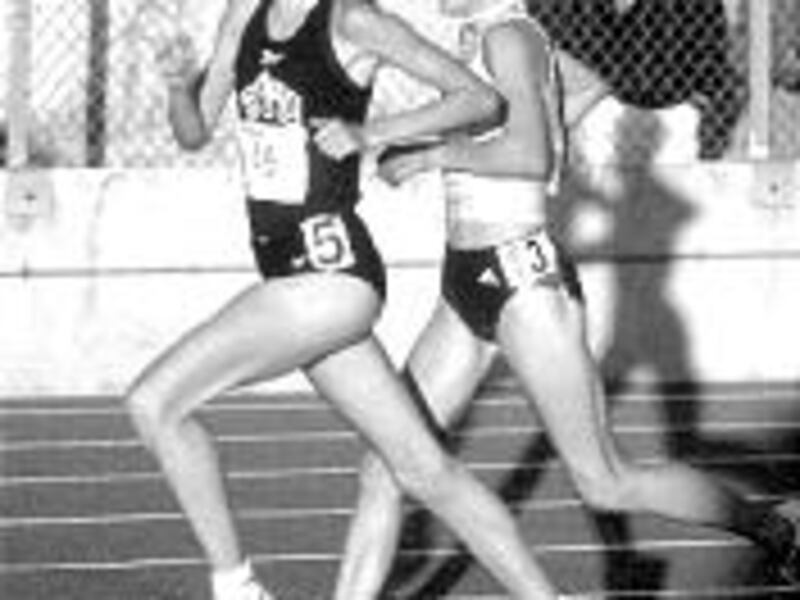 Elizabeth Jackson sets new American record in 3,000-meter steeplechase.