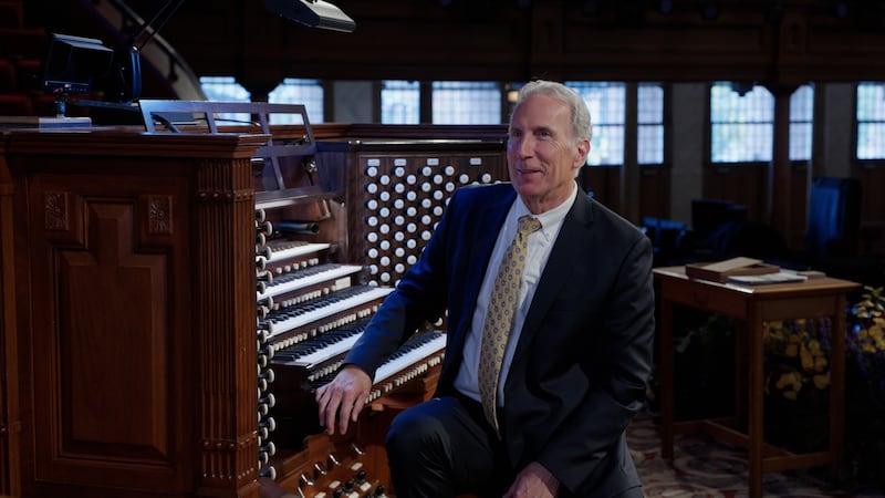 Organist Richard Elliott, seated at the Tabernacle organ, talks to the Church News about his experiences.