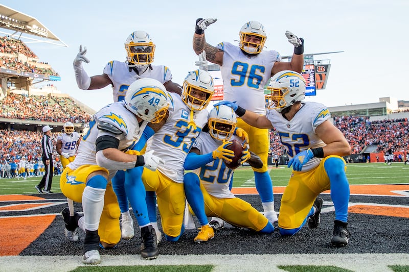 Breiden Fehoko (96) and Los Angeles teammates stand for a photo after a play against the Cincinnati Bengals.