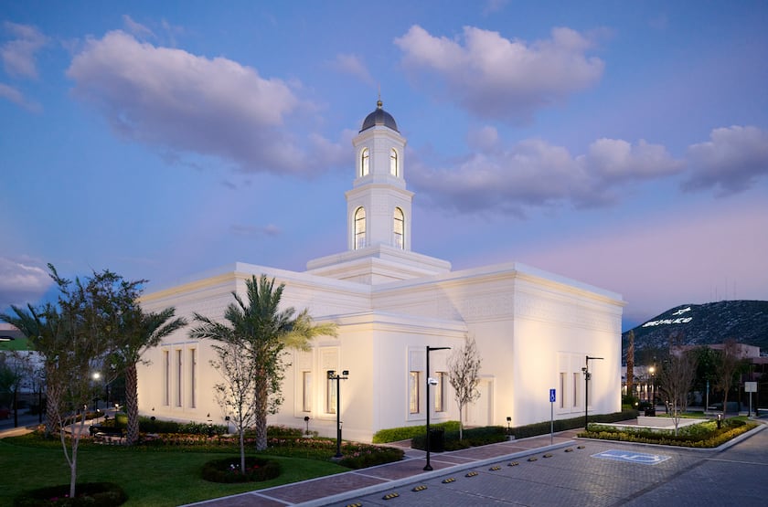 The Torreón Mexico Temple at dusk.