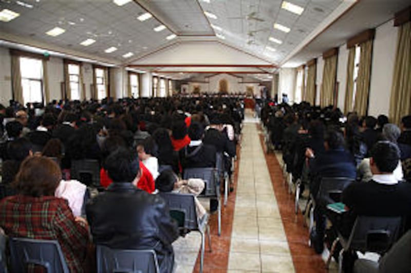 Latter-day Saints gather in Peru to hear Elder Quentin L. Cook of the Twelve.Latter-day Saints gathe